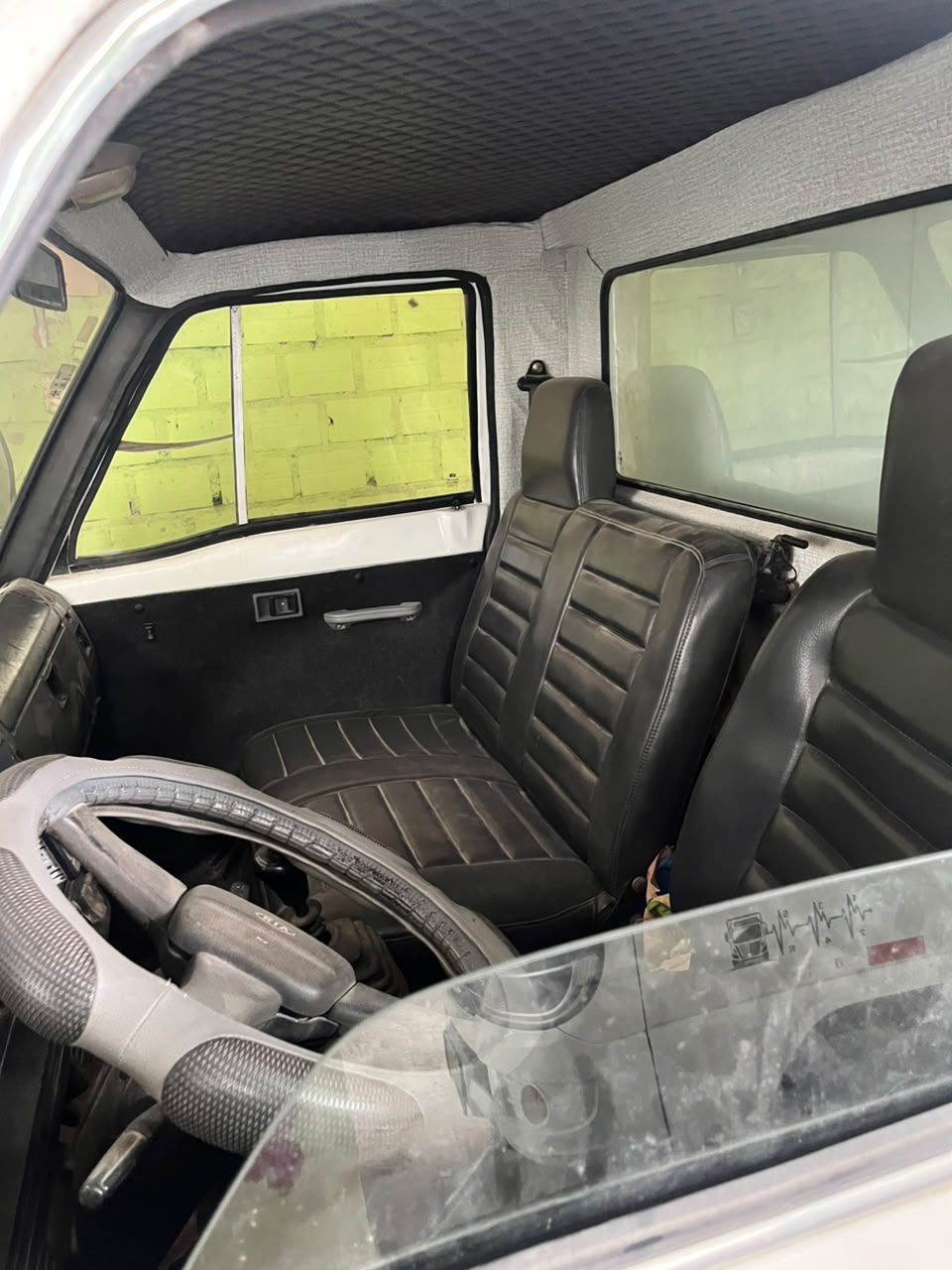 Camión furgón marca KIA