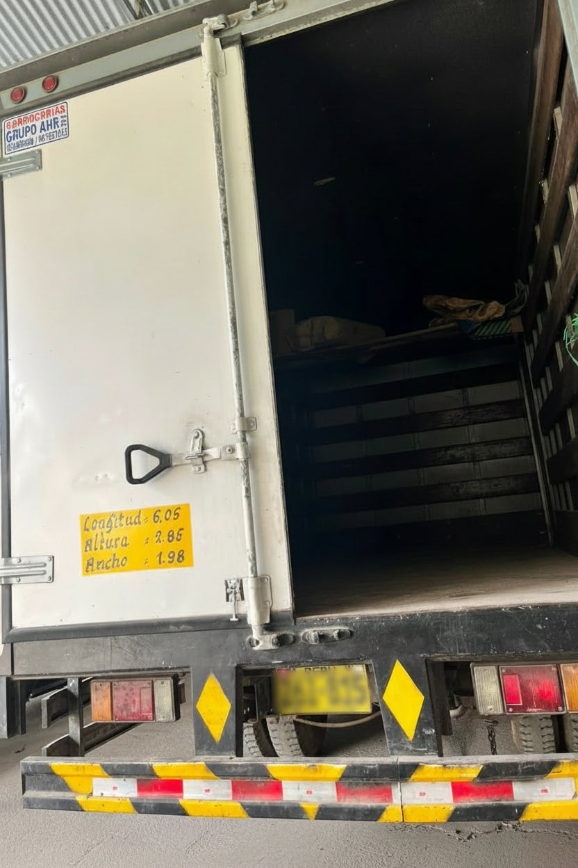 Camión furgón marca KIA